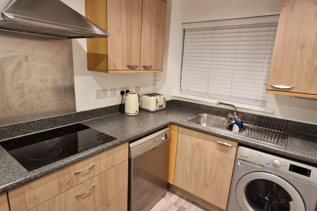 Greenhithe Cosy Apartment, Netflix And Sport Channels 외부 사진