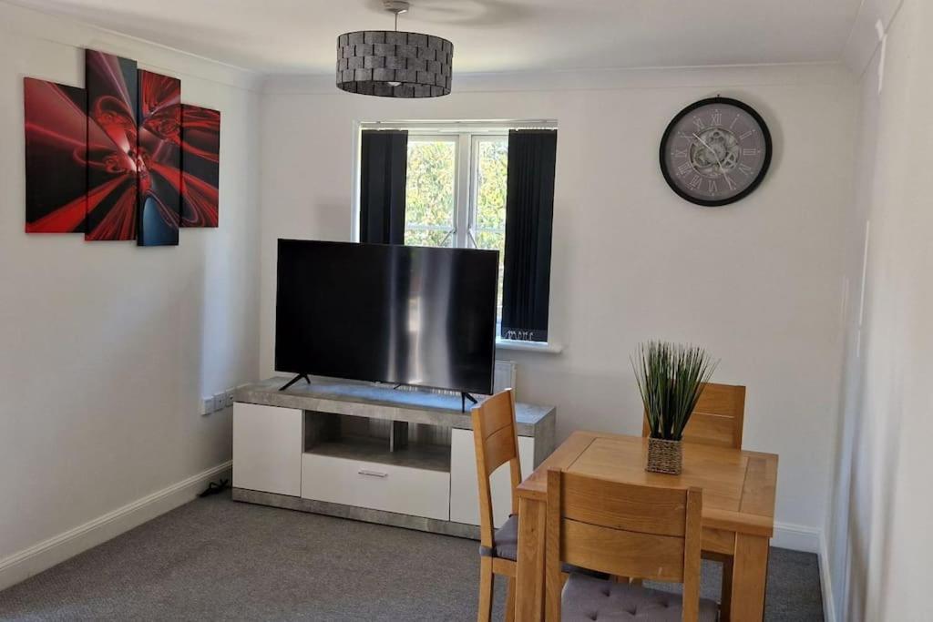 Greenhithe Cosy Apartment, Netflix And Sport Channels 외부 사진